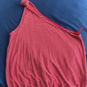 One shoulder crop top